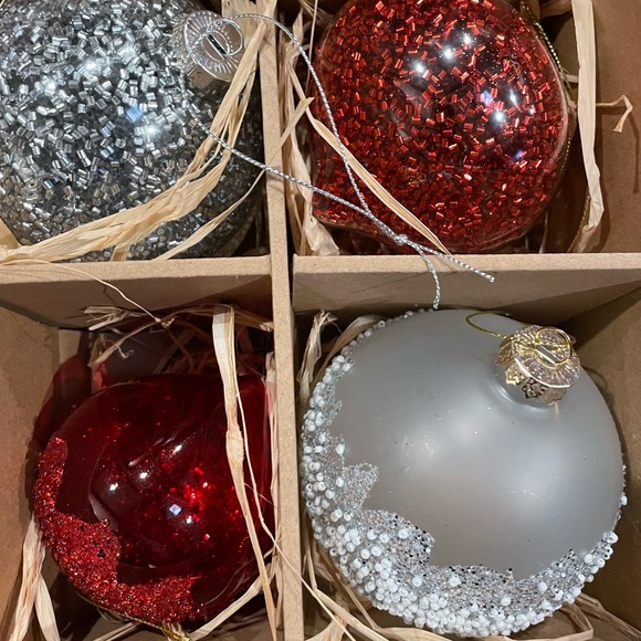Kirkland’s Assorted Glitter Glass Ornaments - Picture 8 of 15